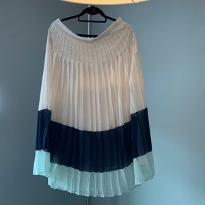 Club Monaco - accordion pleat midi skirt. Size 12, colorblock.